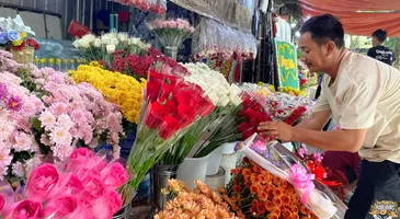 Penjualan Bunga Jelang Hari Valentine Mulai Ramai