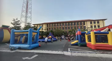 Mapolda Lampung Sejenak Disulap Jadi Arena Bermain Anak Panti Asuhan