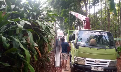 Perkuat Infrastruktur Lingkungan, Desa Nagrak Bangun Drainase di Kampung Nagrak