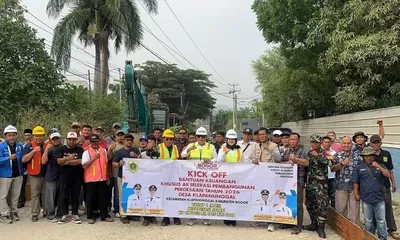 Dukung Mobilitas Warga, Betonisasi Jalan Kampung Cibugis Mulai Direalisasikan