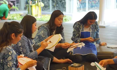 Rayakan Hari Batik Nasional, HARRIS Sentul City Bogor Dorong UMKM Lokal