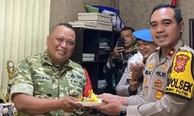 HUT ke-81 TNI, Polsek Gunung Putri Datangi Koramil, Perkuat Sinergitas TNI-Polri
