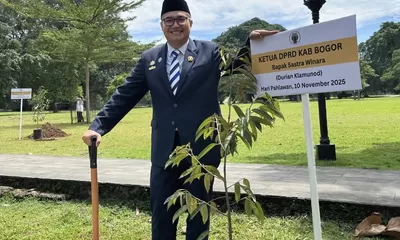 Hadiri Penanaman Pohon di Istana Bogor, Ketua DPRD Sastra Winara Ajak Masyarakat Rawat Bumi lewat Penghijauan