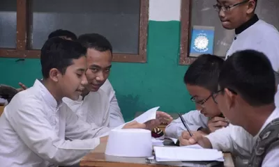 Cara Membangun Pertemanan yang Positif Saat Kembali ke Sekolah, Anti Toxic Club!