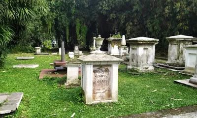 Menelusuri Sejarah di Pemakaman Belanda Kebun Raya Bogor, Tempat Peristirahatan Terakhir Para Pejabat Belanda