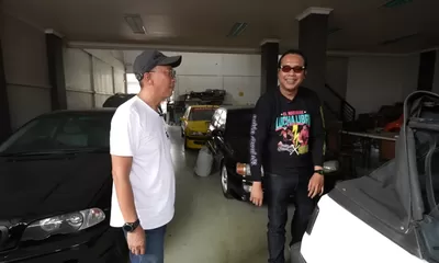 Gofar Hilman Restorasi Mobil Klasik Bareng Bengkel Om Didit, Intip Koleksi Mobil Lawasnya
