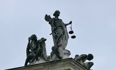 Aksiologi Politik Hukum: Menakar Manfaat Praktis Ilmu untuk Pembaruan Hukum Nasional 