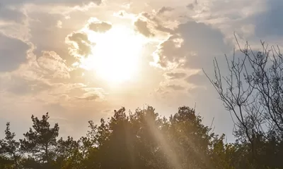 Langit Cerah Tapi Gerah? BMKG Jelaskan Fenomena Cuaca Panas di Indonesia