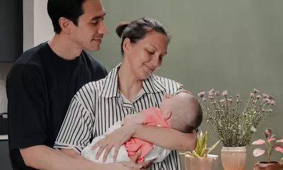 Beredar Foto Donna Agnesia Menggendong Bayi, Ini Tips Hamil di Atas 40 Tahun agar Aman