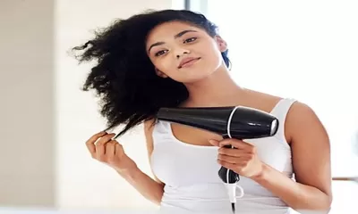 Ini Resiko Bahaya Dibalik Penggunaan Pengering Rambut Milik Hotel!