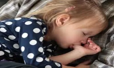 Mengapa Anak Suka Isap Jari, Penyebab dan Cara Mengatasinya