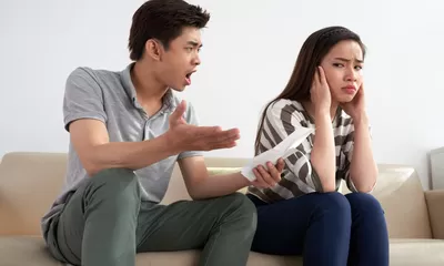 Kenapa Pasangan Sering Salah Paham? Begini Penjelasan Psikologinya