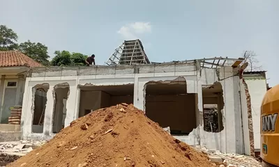 Pemdes Pabuaran Rekonstruksi Kantor Desa dengan Bankeu Rp995 Juta