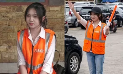Siswi SMA Ini Pilih Jadi Juru Parkir Demi Mandiri Selepas Sekolah
