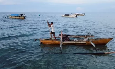 Perahu Penjaga Dapur di Laut Lebo