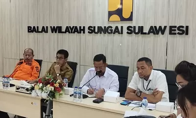 Bersama Atasi Darurat Banjir Parigi Moutong, BWS Sulawesi III Pasok Bronjong dan BPBD Kirim Ekskavator