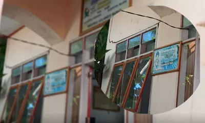 Bangunan Rusak Berat, Siswa SDN Inpres 19 Luaor Majene Dilarang Membaca di Dalam Perpustakaan