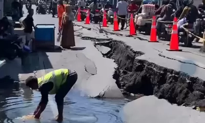 Jalan Sungai Luhut Kalimantan Amblas Parah, Akses Mobil Banjarmasin ke Banjar Ditutup Total