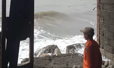 Gelombang Ekstrem Hantam Pesisir Parigi Moutong, Tanggul Empat Desa Jebol