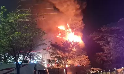 Nipah Mall Makassar Kebakaran Minggu Malam, Pengunjung Panik Berhamburan