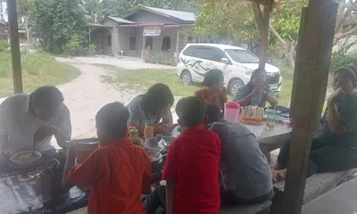 Pecal Ibu Riani Diserbu Pembeli di Seibamban