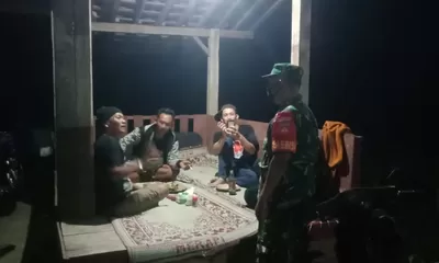 Patroli Malam Koramil 06 Batuwarno, Babinsa Sambangi Warga Demi Jaga Keamanan