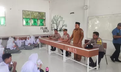 Police Go to School: Kapolsek Datuk Bandar Ajak Siswa Baru SMKN 6 Tanjung Balai Bijak Medsos hingga Jauhi Narkoba