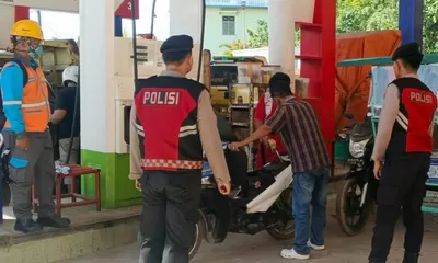 Antisipasi Kemacetan, Polres Tapteng Perketat Pengamanan dan Pengaturan Antrean di SPBU