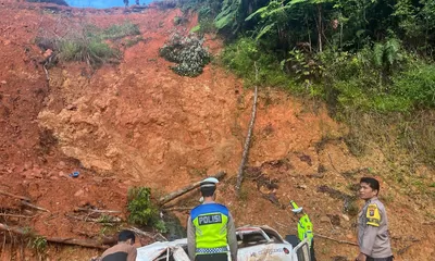 Satu Unit Minibus Masuk Jurang 60 Meter di Sitahuis Tapteng, Pengemudi Mengalami Luka Berat