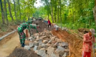 Babinsa dan Warga Gesi Satukan Tenaga, Jalan Cor Jadi Simbol Kemanunggalan TNI-Rakyat