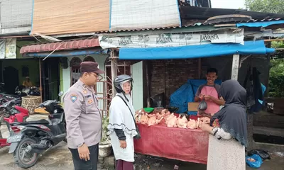 Bhabinkamtibmas Sei Merbau Sambangi Warga Tanjung Balai, Imbau Jaga Kerukunan