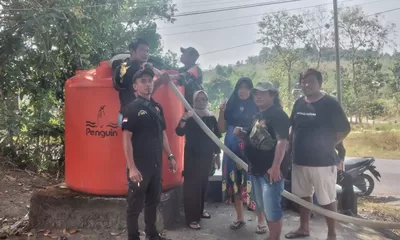 Babinsa Gesi Bergerak Cepat Atasi Krisis Air, 8.500 Liter Bantuan Disalurkan untuk Warga Srawung