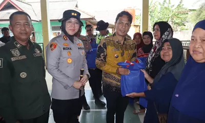 Kapolres Ogan Ilir Salurkan Bantuan Melalui Program Mobil Senyum di Desa Parit Wujud kepedulian terhadap masyarakat