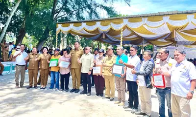 Senyum Haru Petani Toba Saat Sabam Rajagukguk Resmikan Pembangunan Irigasi dan Beri Alsintan