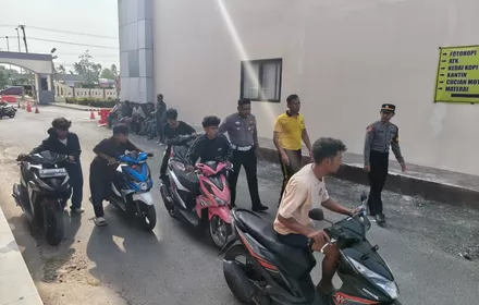 Meresahkan Masyarakat dan Pengguna Jalan, Balap Liar di Depan GOR Way Handak Lampung Selatan Dibubarkan Polisi, 8 Motor Diamankan