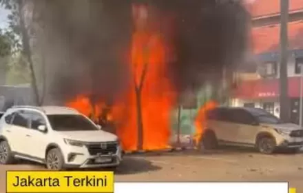 Empat Mobil Terbakar di Parkiran TIS Square, Damkar Duga Api Berawal dari BMW