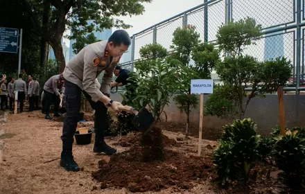 Polda Metro Jaya Tanam Pohon, Ajak Personel Hadirkan Kesejukan bagi Masyarakat