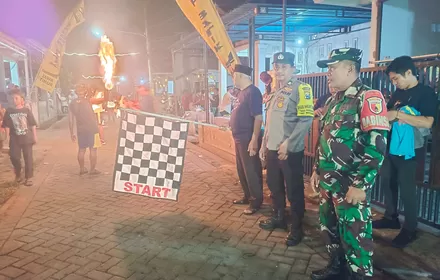 Semarak Pawai Obor Pemuda Desa Kedaleman, Babinsa dan Bhabinkamtibmas Turun Langsung Pastikan Kegiatan Aman dan Kondusif