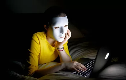 Kita Tidak Berubah, Tetapi Internet Membuat Kita Punya Banyak Wajah
