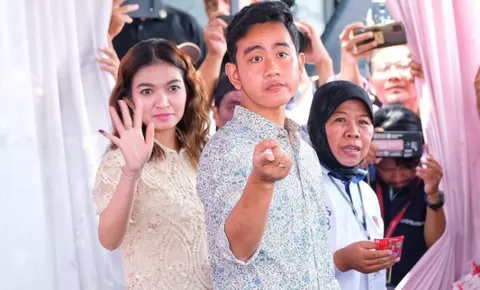 Gibran dan Selvi Menggunakan Hak Pilih di TPS 34 Kelurahan Manahan