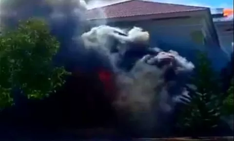 Berselimut Asap Hitam, Kantor Bupati dan DPRD Pohuwato, Gorontalo Dibakar Demonstran