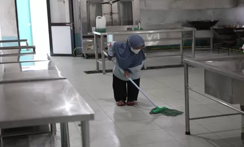 Dapur MBG di Sukoharjo Beri Ruang dan Harapan bagi Pekerja Penyandang Disabilitas, Latifah Kurniawati : Senang Banget
