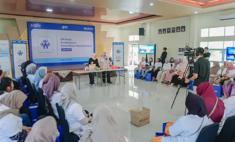 Tingkatkan Ketahanan Ekonomi, BRI Peduli Beri Pelatihan Kewirausahaan bagi Puluhan Purna Pekerja Migran Indonesia di Cirebon