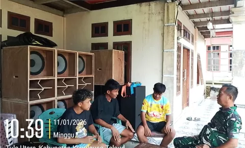 Babinsa Serda Niklas Tatawi Gencarkan Komsos: Bangun 'Kemanunggalan' TNI-Rakyat di Tengah Ancaman Gempa Susulan Talaud