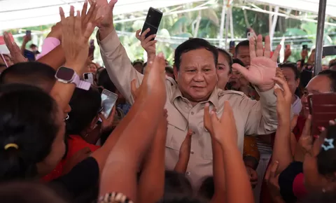 Presiden ke Miangas, Gubernur Yulius Selvanus dan Jajaran di Manado : Perintah Seskab Teddy