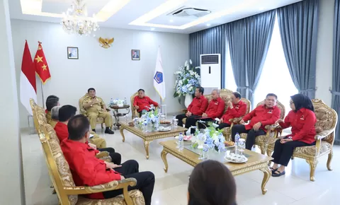 Bendum PDI Perjuangan Olly Dondokambey Merapat ke Yulius Selvanus: Sinergi Kuat Bangun Sulawesi Utara