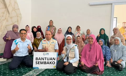Wujud Nyata Kepedulian, YBM PLN UP3 Gorontalo Salurkan 100 Paket Sembako untuk Masyarakat dan Pensiunan