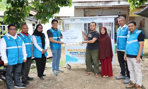 YBM PLN UP3 Kotamobagu Salurkan Bantuan Gerobak Cahaya Demi Dorong Kemandirian UMKM