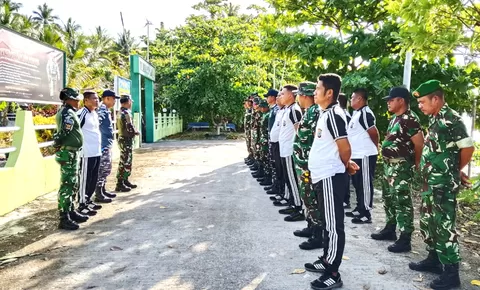 Sinergitas TNI-Polri Dalam Kegiatan Jumat Pagi Bersih Lingkungan
