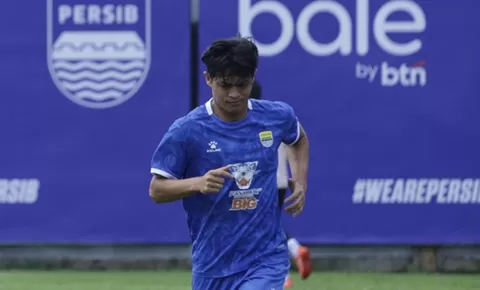 Enggan Saling Sikut di Persib, Ini Penilaian Dewangga terhadap Layvin Kurzawa
